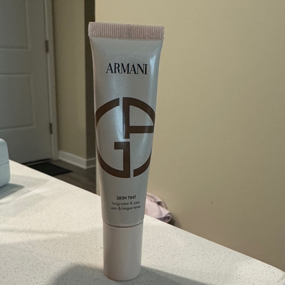 Giorgio Armani Skin Tint shade D2 - Picture 2 of 4
